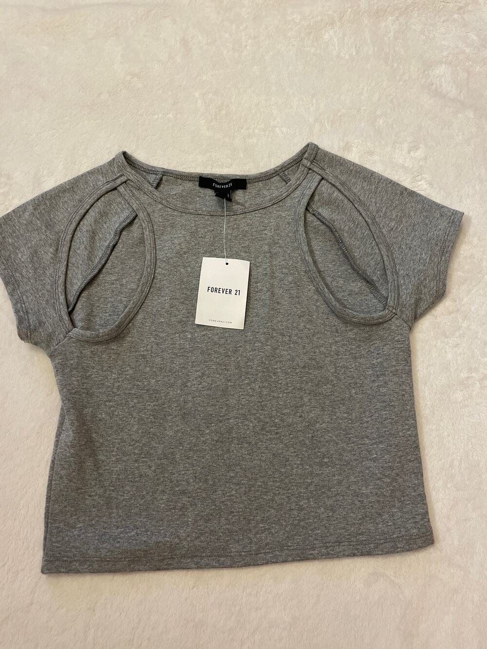 Forever 21 women’s heather gray knit crop top with slits. Size large. NWT